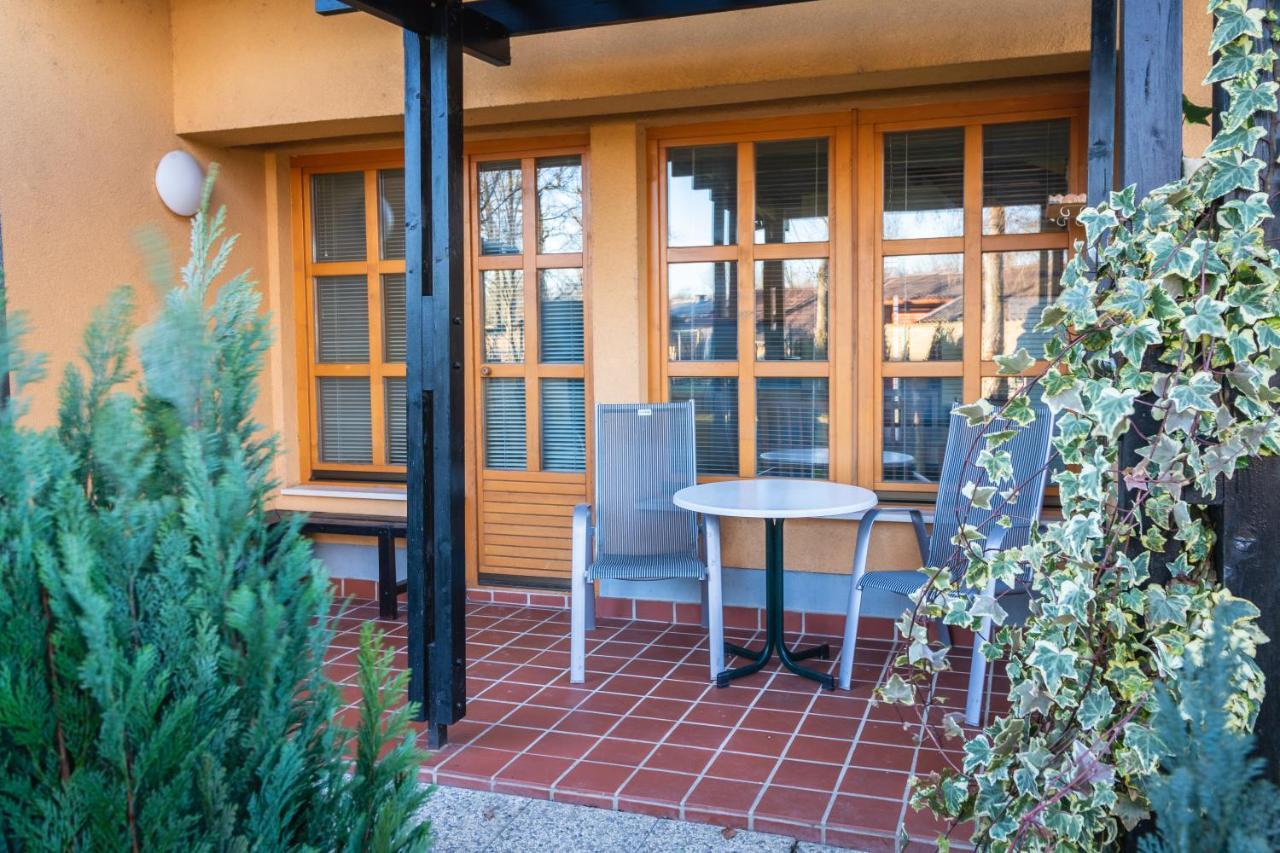 Relax Apartment In Banovci Verzej Exterior photo